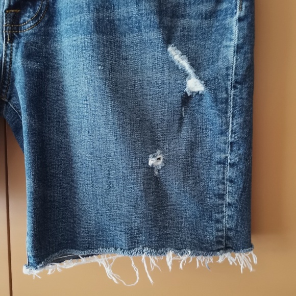 Abercrombie & Fitch Relaxed Fit Stretch Distressed 90's Denim Shorts (30) - Picture 5 of 10